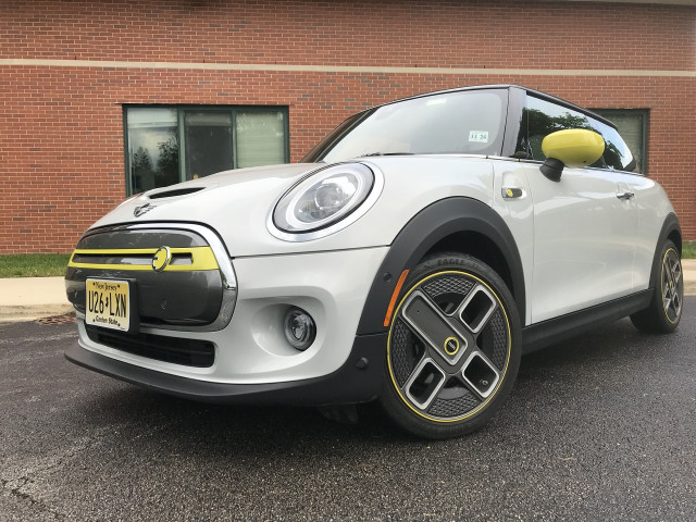 First drive: 2020 Mini Cooper SE comes with a big but