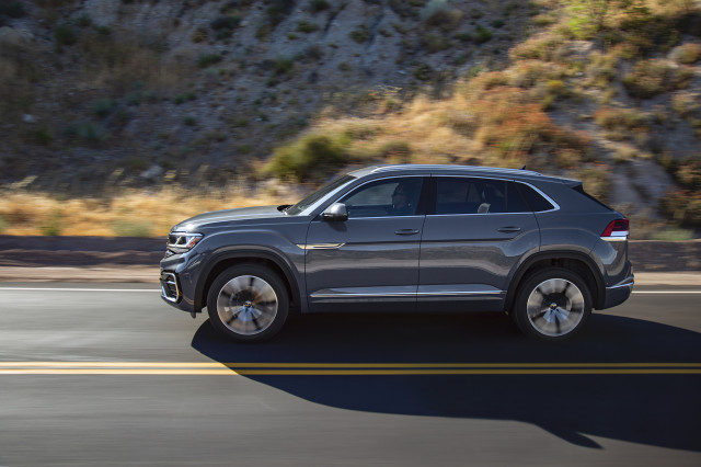 2020 Volkswagen Atlas Cross Sport reveal, 2021 Toyota RAV4 gets plugged in, off-roading with trucks in muck: What's New @ The Car Connection