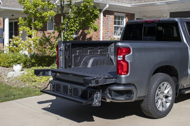 2021 Chevrolet Silverado gets 6-way tailgate, more towing capacity, and diesel price drop post image