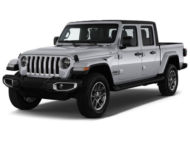 2021 Jeep Gladiator Overland 4x4 Angular Front Exterior View