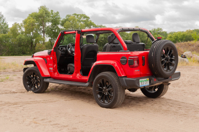 Jeep Wrangler Unlimited Sahara 4xe 2021 года