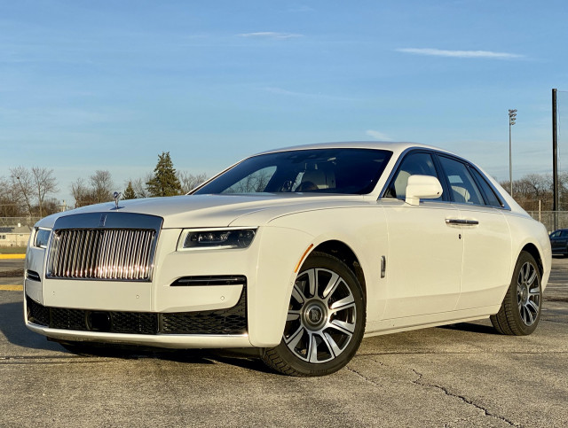 RollsRoyce unveils its 1st fully electric car with 400K price tag Spectre