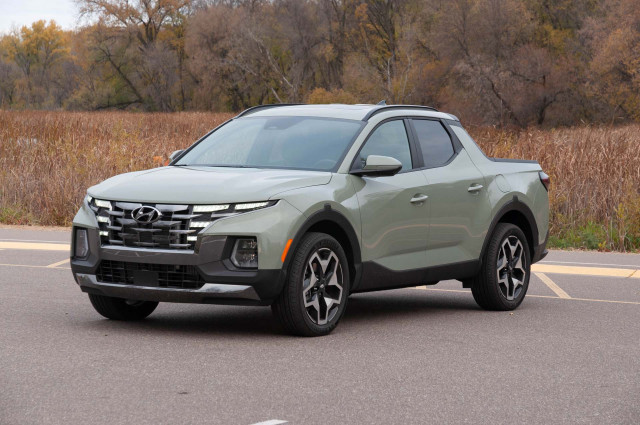 Review update: 2022 Hyundai Santa Cruz packs style and utility in a compact package post image