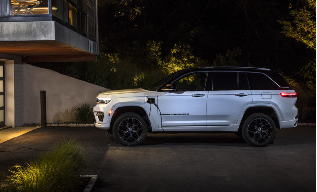 The first plug-in hybrid Jeep Grand Cherokee is here - The Verge