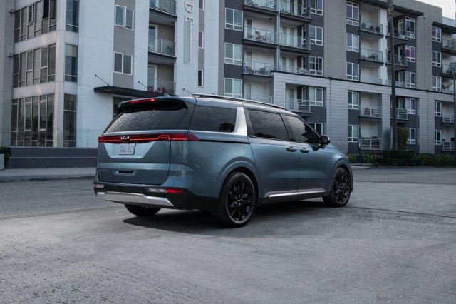 2022 Kia Carnival driven, AMG GLB35 tested, 2024 GMC Hummer EV SUV unpacked: What's New @ The Car Connection
