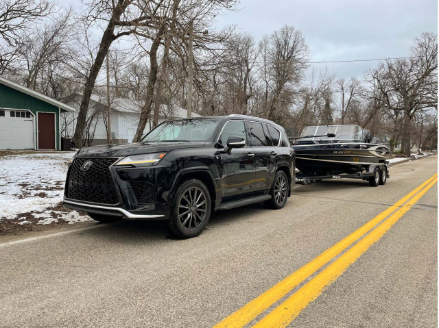 Lexus lx600 f sport