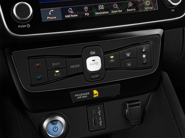 2022 Nissan Leaf SV Hatchback Temperature Controls