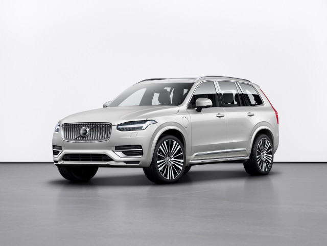 2022 Volvo XC90 and Tesla Model Y headline this week's new car reviews