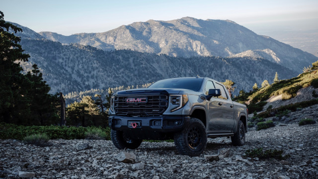 2021 Chevrolet Silverado 1500 vs. 2021 GMC Sierra 1500