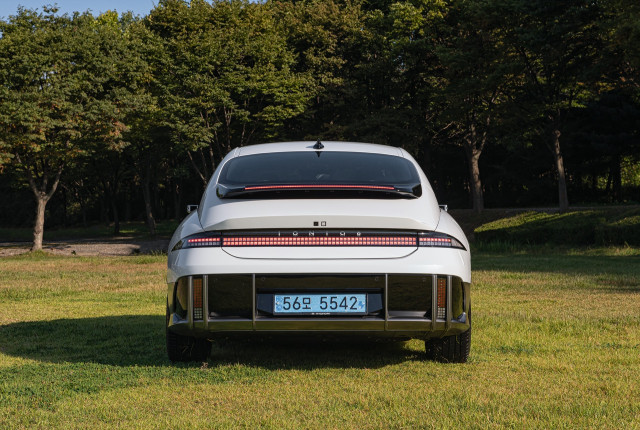 Everrati wide-body Porsche 911 convertible grows fleet of EV conversions