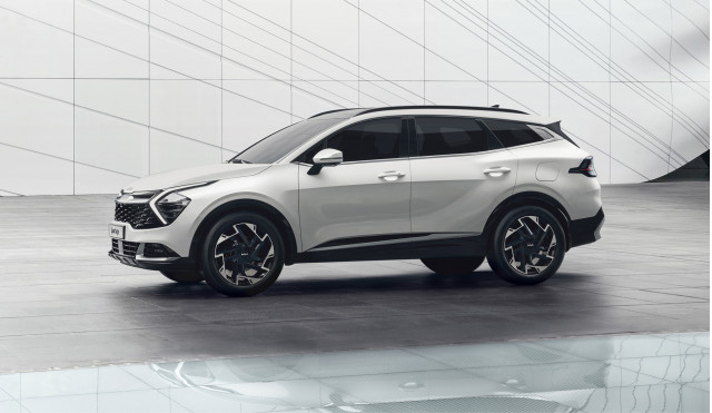 Kia debuts new 2023 Kia Sportage Hybrid