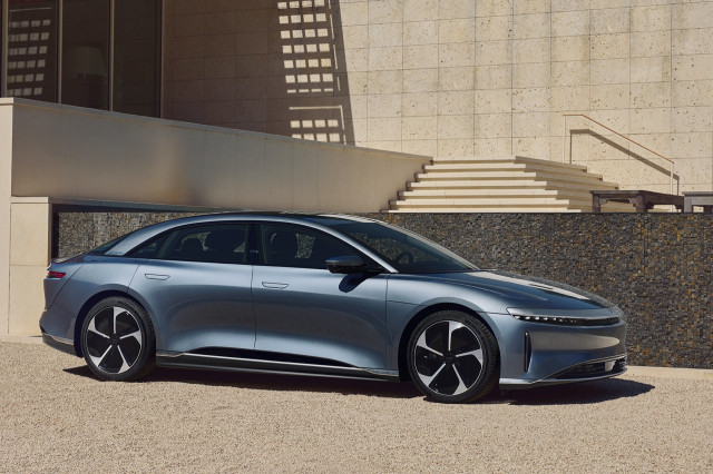 2023 Lucid Air Interior Dimensions: Seating, Cargo Space & Trunk Size -  Photos