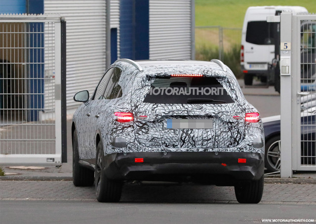 23 Mercedes Benz Glc Class Spy Shots Popular Crossover Coming In For Redesign