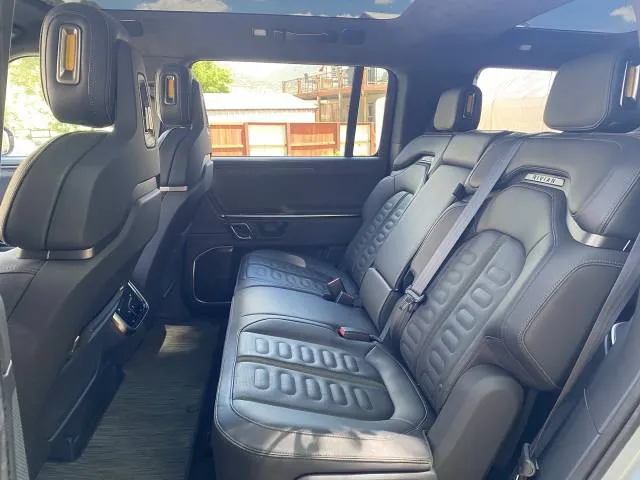 2023 Rivian R1S