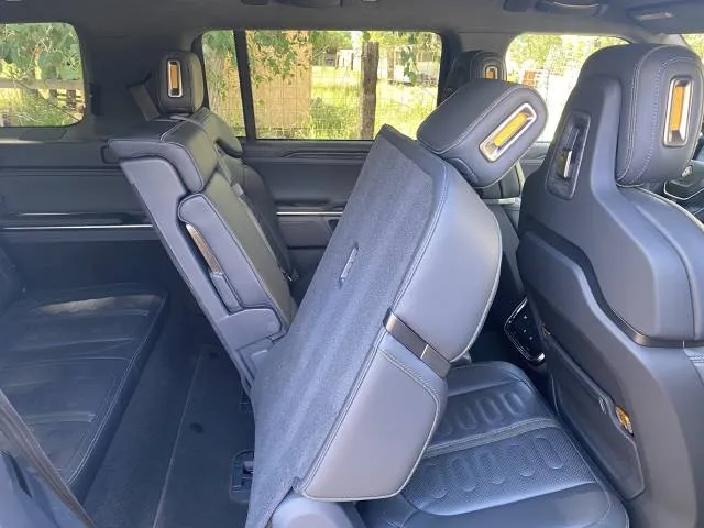 2023 Rivian R1S
