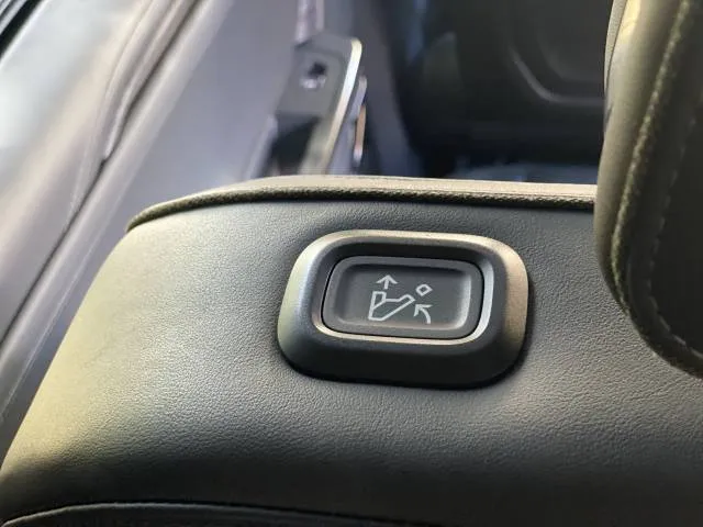 2023 Rivian R1S