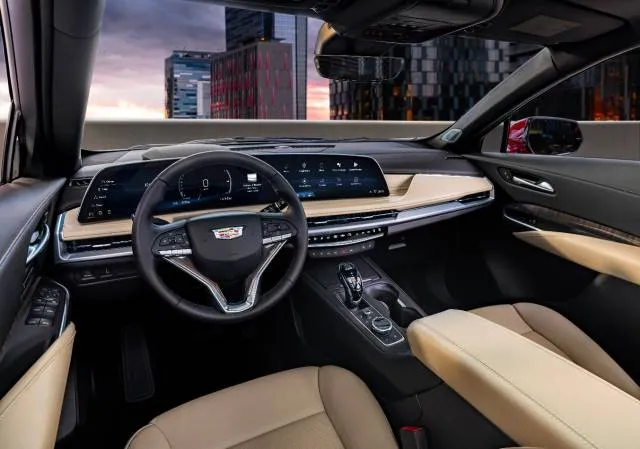 2024 Cadillac XT4 costs $39,090, 33-inch curved screen standard