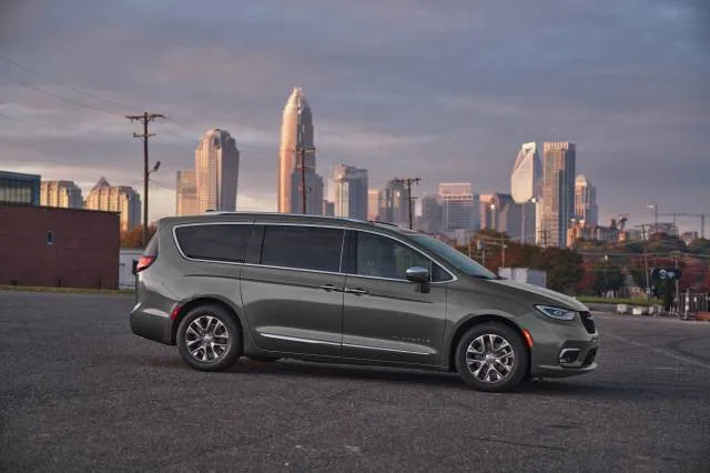 2024 Chrysler Pacifica Review: Prices, Specs, and Photos - The Car  Connection
