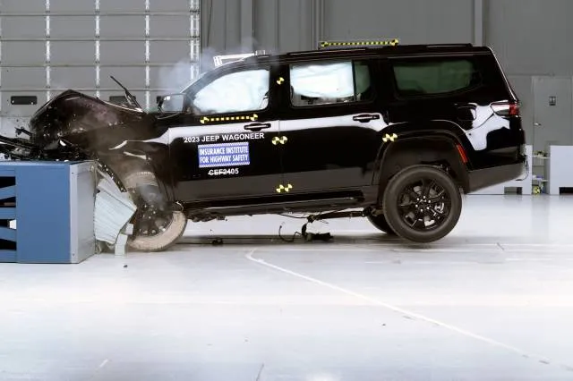 2024 Jeep Wagoneer crash-test impacts conducted by the IIHS