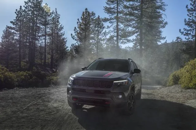 2025 Jeep Compass price cut $2,500, starts at $27,495 