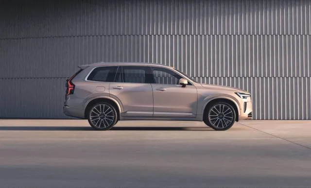 2025.5 Volvo XC90 kicks off renewed plug-in hybrid push