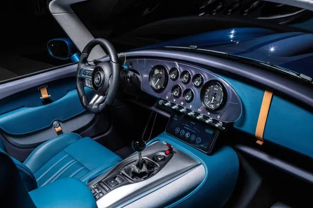 Modern AC Cobra GT Roadster debuts with over 650 hp