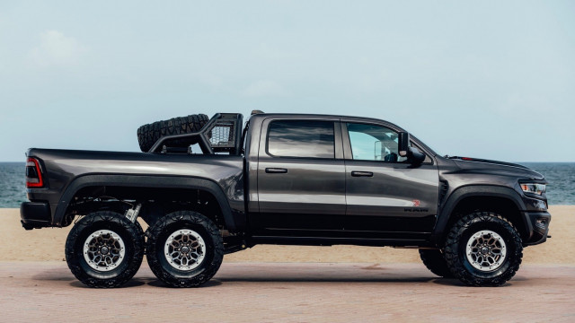Estate tilnærmelse Distraktion The Warlord is a wild $250,000 Ram 1500 TRX 6x6 ready for the apocalypse
