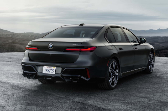 Preview 2023 Bmw 7 Series Arrives With Bold Looks I7 Electric Option