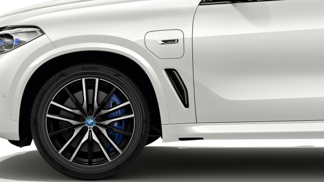 BMW X5 xDrive45e with FSC-certified Pirelli P-Zero tires