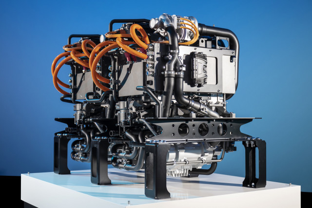 Cellcentric twin-fuel-cell system for heavy-duty application