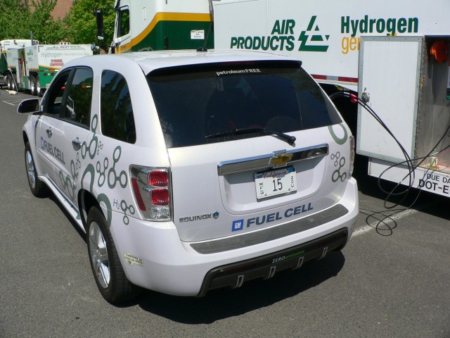 Chevrolet Equinox Fuel Cell with mobile refueler