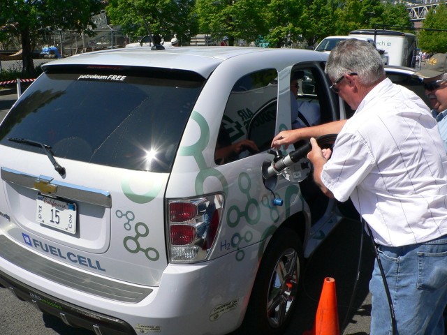 Chevrolet Equinox Fuel Cell with mobile refueler
