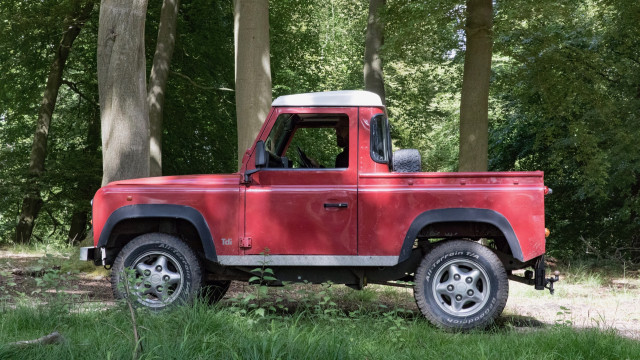 Drop-in electric conversion kit for Land Rover Defender: Make your own  electric SUV