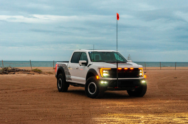 2023 Ford F-150 Raptor R will be hard to spot from a standard Raptor