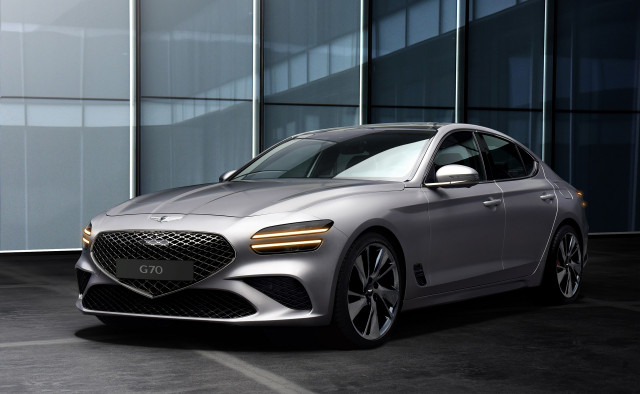 Refreshed 2022 Genesis G70 price increase to $38,570 includes more features and trims