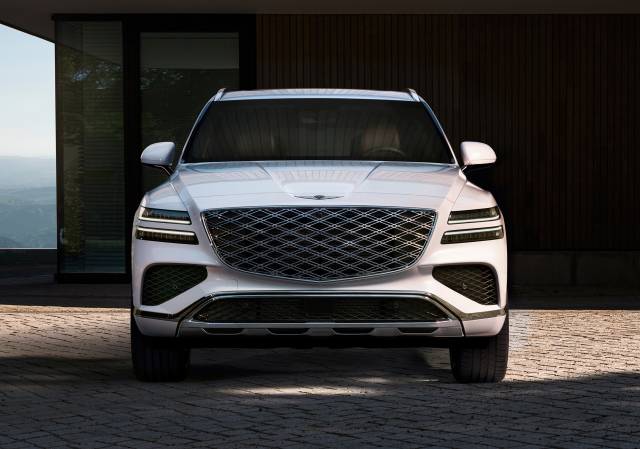 2025 Genesis GV80 Coupe debuts alongside updated GV80 range  WKRN News 2