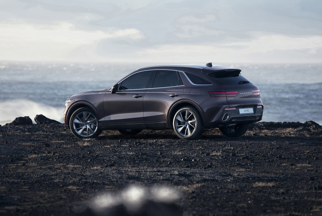 2021 Genesis GV80 luxury crossover SUV deserves attention