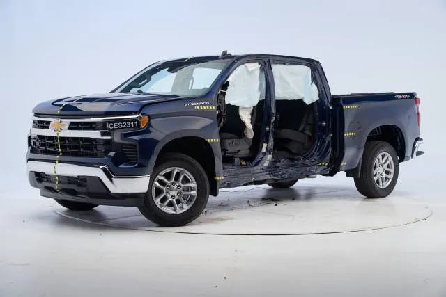 IIHS pickup truck safety test