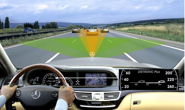 Illustration of the Distronic Plus collision-avoidance system from Mercedes-Benz