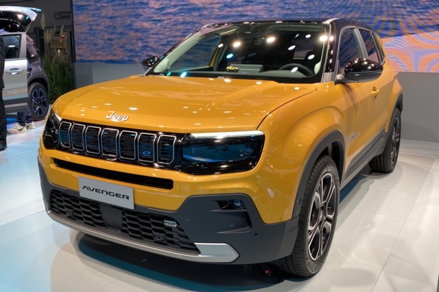 Jeep Avenger debuts at 2022 Paris auto show as brand's first EV