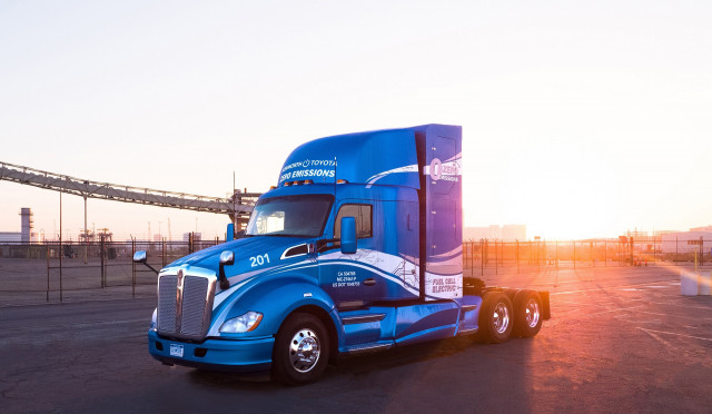 Kenworth T680 with Toyota hydrogen fuel-cell powertrain, at 2019 CES