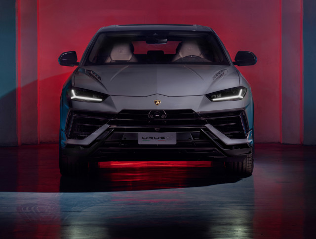 Lamborghini Urus to go hybrid-only in 2024
