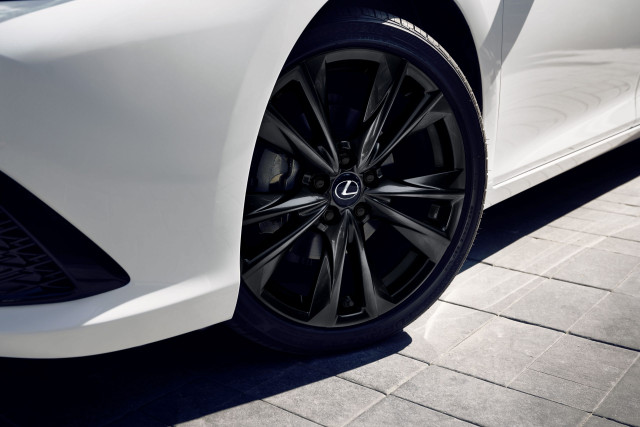 2021 Lexus ES Black Line