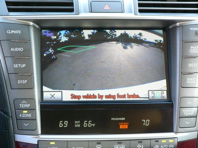 Active Parking Guidance System - in Lexus LS 600h