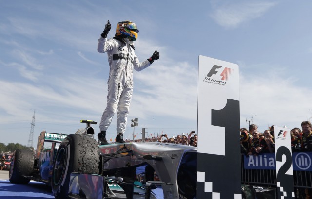 Lewis Hamilton F1 Mercedes for Sale At F1 Las Vegas Grand Prix Auction -  Bloomberg