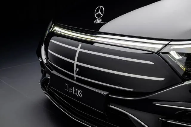 2025 Mercedes-Benz EQS gets more range, better brakes, and a fake grille