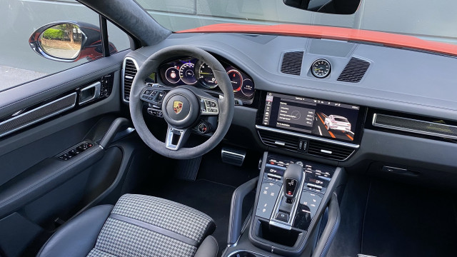 leraar De controle krijgen spier Review update: 2020 Porsche Cayenne Coupe Turbo S E-Hybrid trolls coal