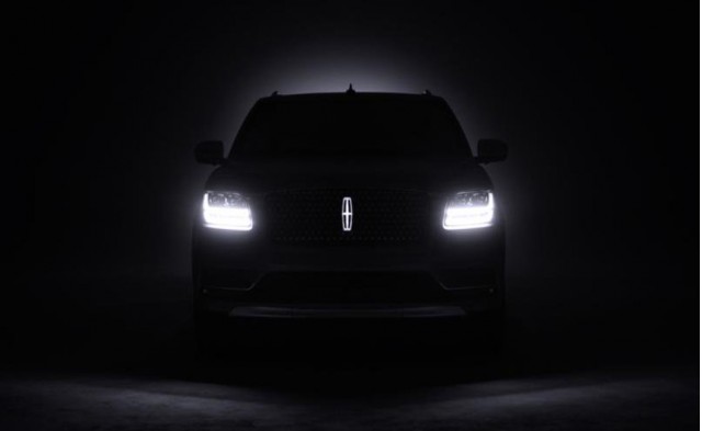 Teaser for 2018 Lincoln Navigator debuting at 2017 New York auto show