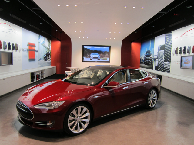Tesla's losses mount, but company plans to open one new showroom every four days