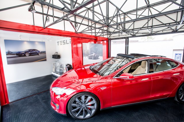 Tesla Motors 'popup store' to display electric cars, Santa Barbara, CA, May 2015